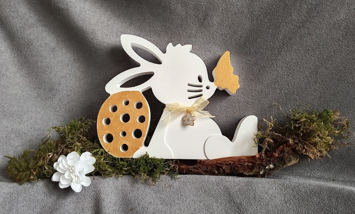 Osterhase mit Schmetterling